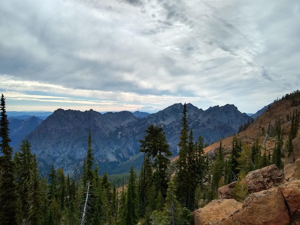 View of distant mountains and Mt Rainier from the Lake Ingalls trail